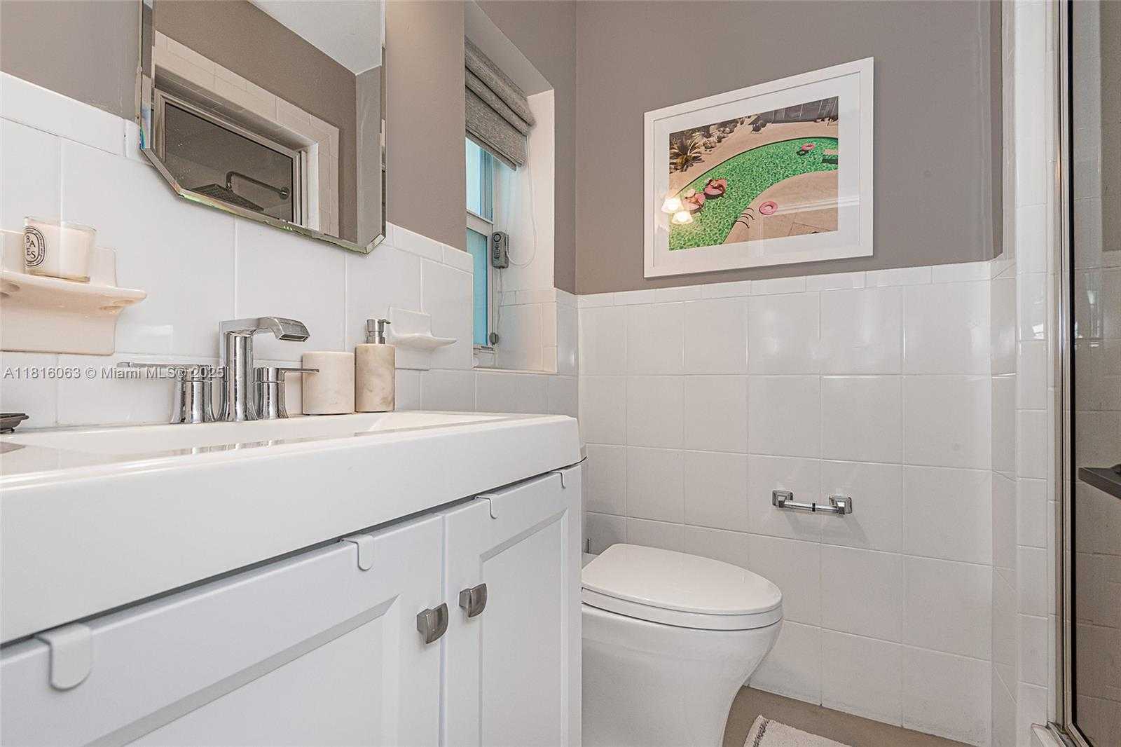 Small Image of 375 HARBOR CT #., Key Biscayne Number 53
