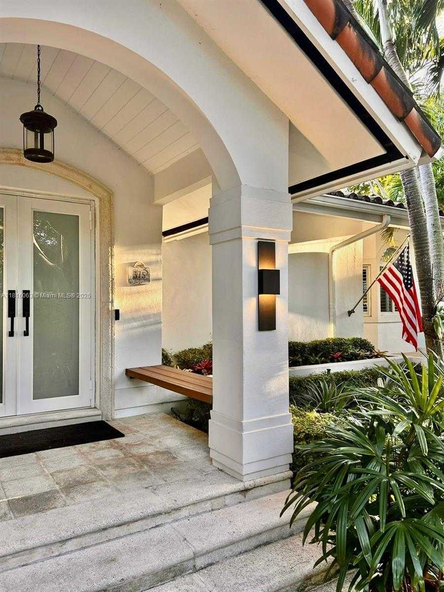 Small Image of 375 HARBOR CT #., Key Biscayne Number 6