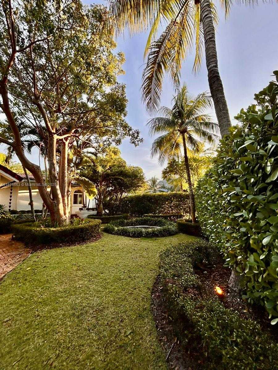 Small Image of 375 HARBOR CT #., Key Biscayne Number 61