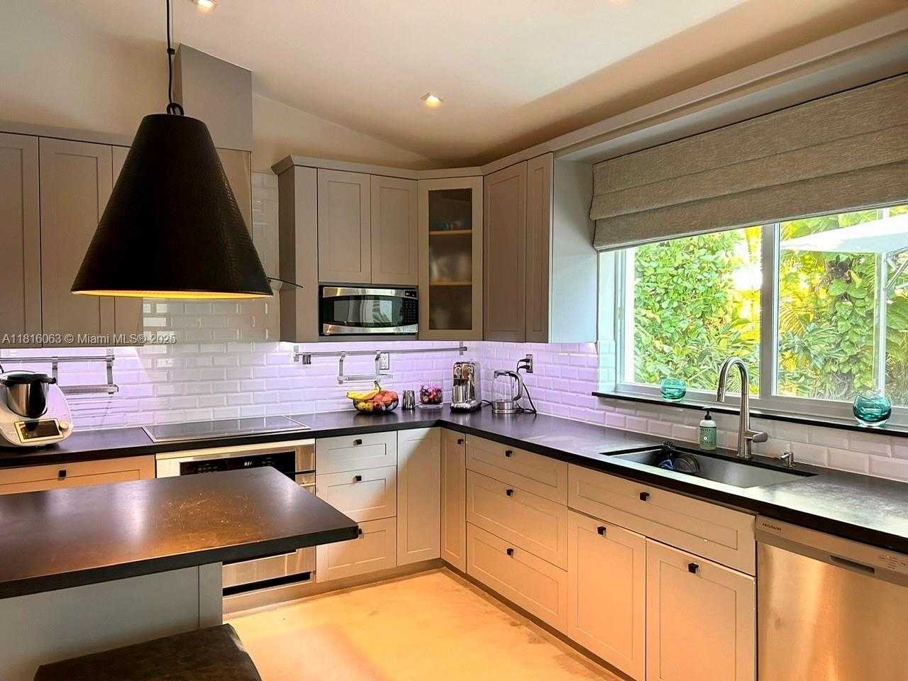 Small Image of 375 HARBOR CT #., Key Biscayne Number 7