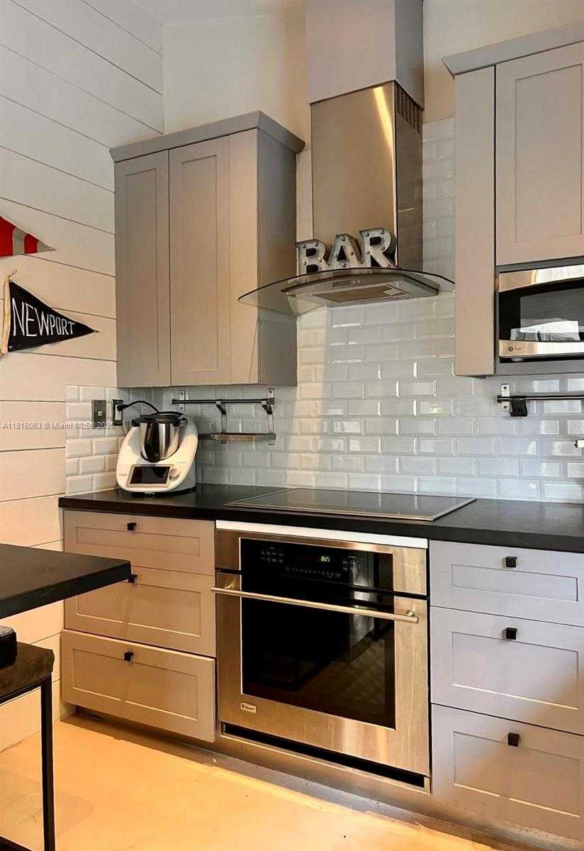 Small Image of 375 HARBOR CT #., Key Biscayne Number 8