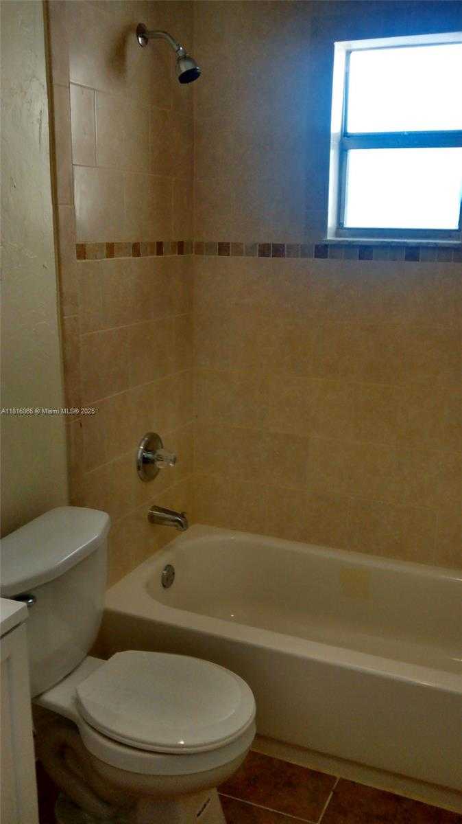 Small Image of 1650 SOUTH LE JEUNE RD #204, Coral Gables Number 3