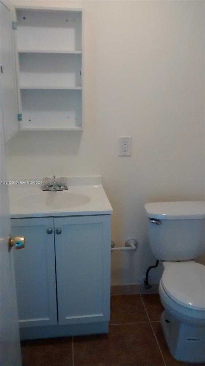 Small Image of 1650 SOUTH LE JEUNE RD #204, Coral Gables Number 4