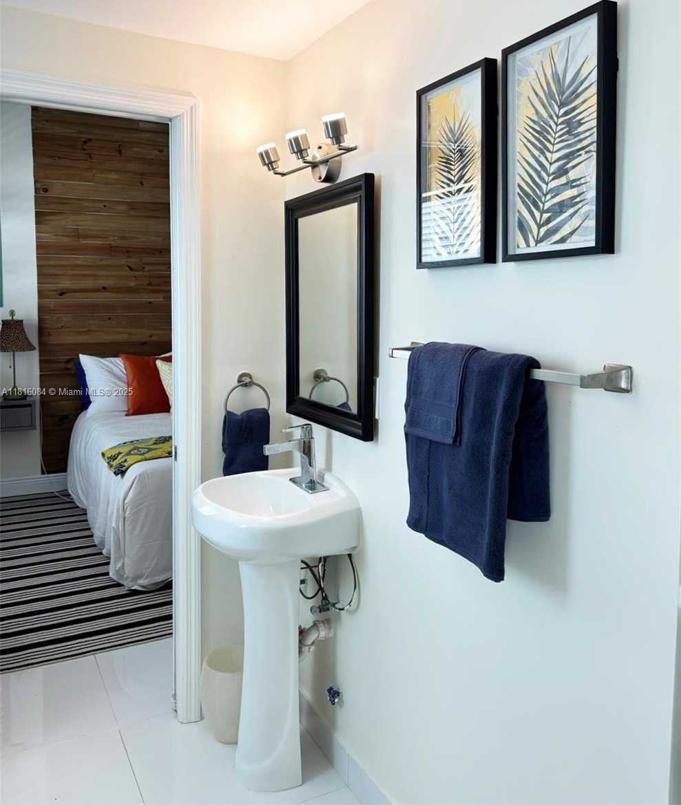 Small Image of 335 OCEAN DR #114, Miami Beach Number 11