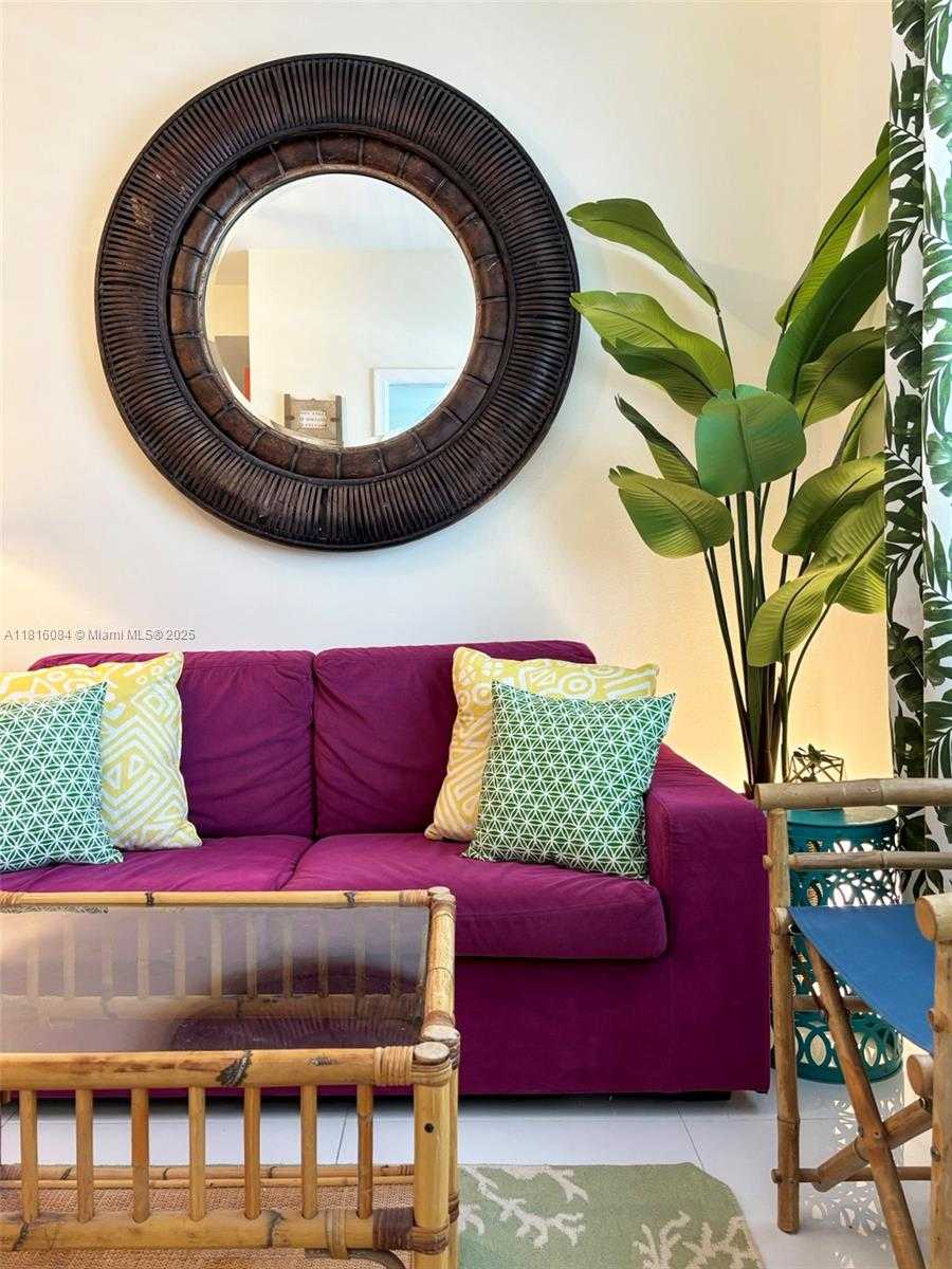 Small Image of 335 OCEAN DR #114, Miami Beach Number 2