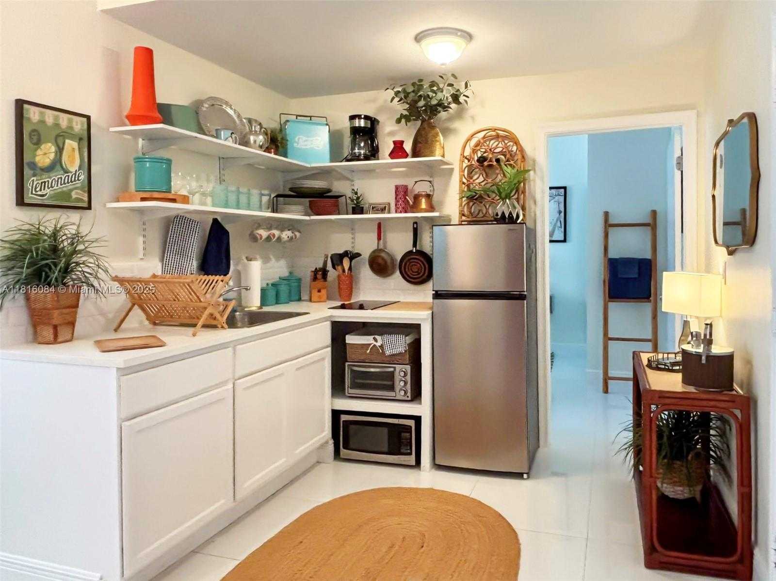 Small Image of 335 OCEAN DR #114, Miami Beach Number 3