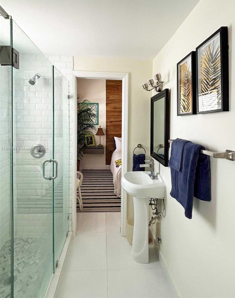 Small Image of 335 OCEAN DR #114, Miami Beach Number 5