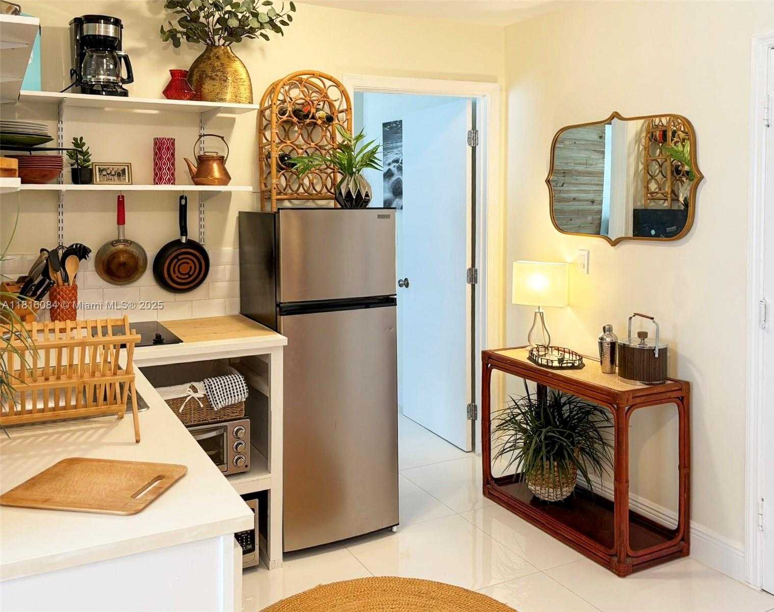 Small Image of 335 OCEAN DR #114, Miami Beach Number 8