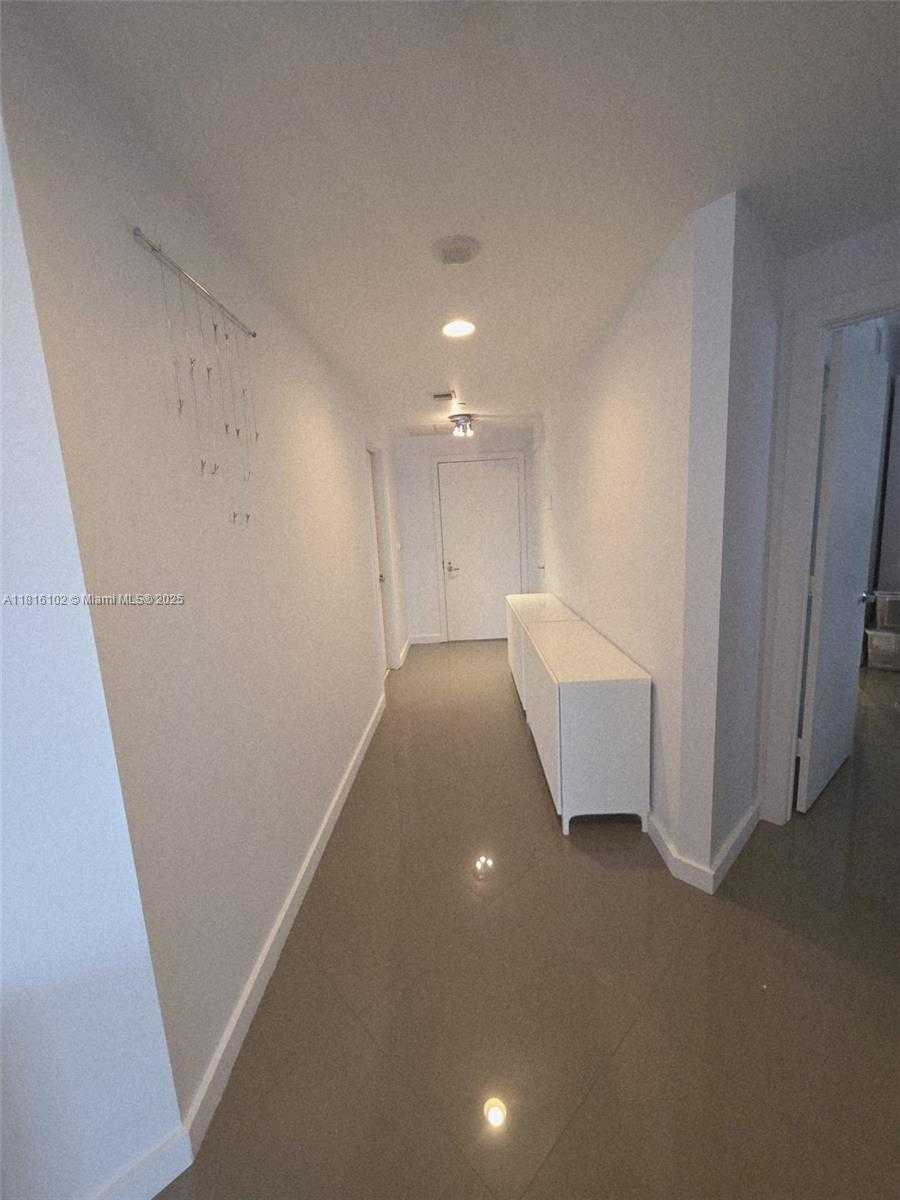 Small Image of 1060 BRICKELL AVE #2201, Miami Number 19