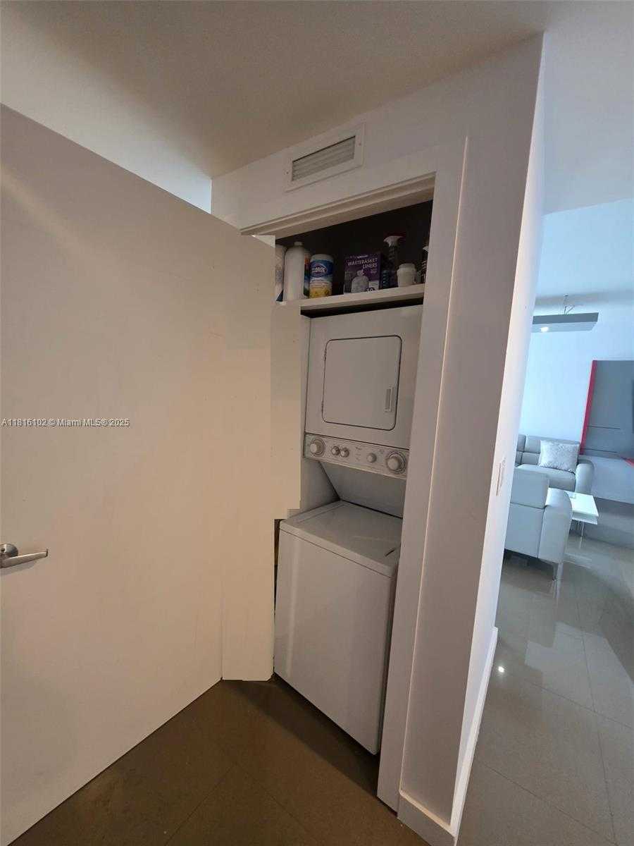 Small Image of 1060 BRICKELL AVE #2201, Miami Number 20