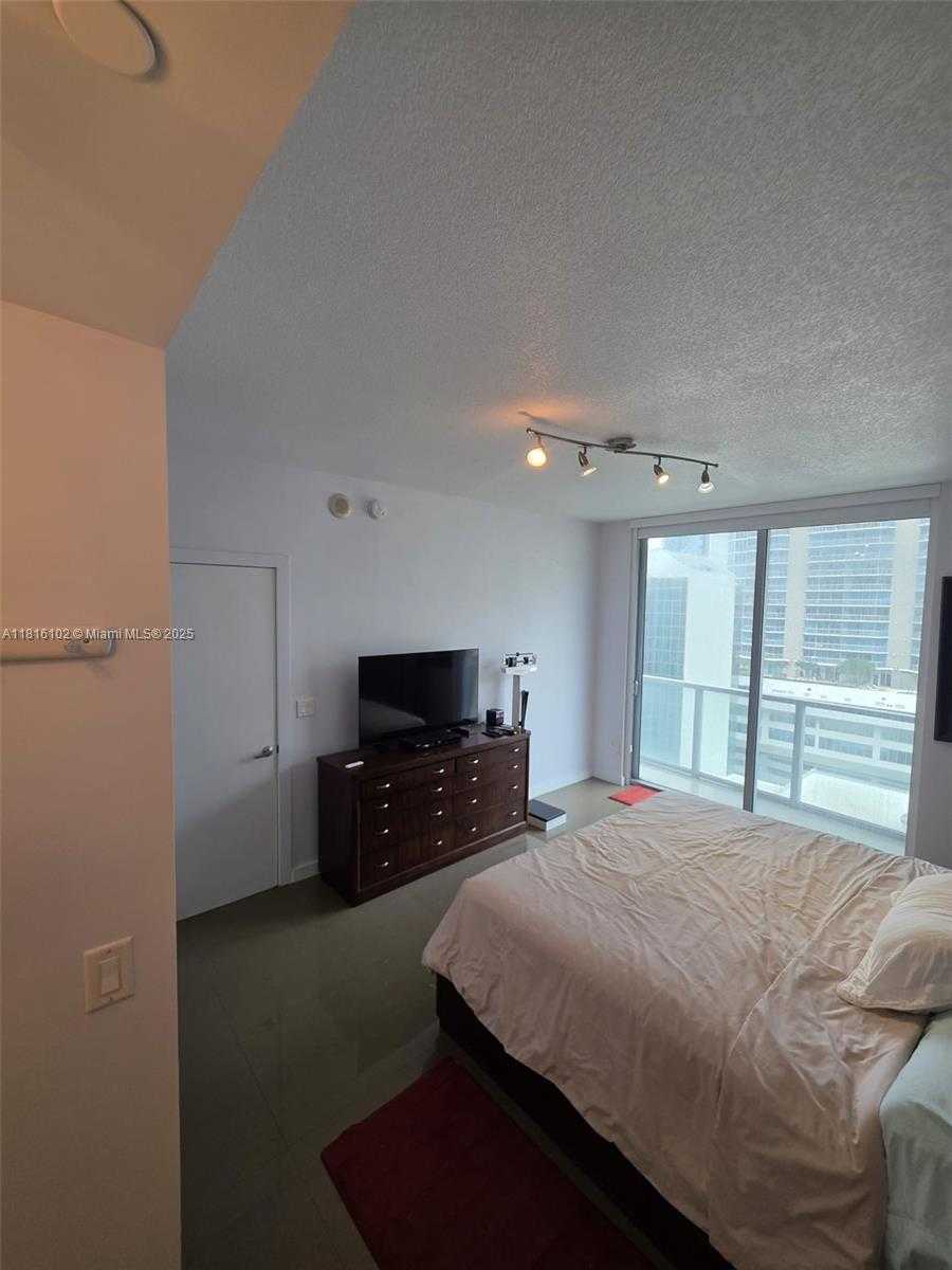 Small Image of 1060 BRICKELL AVE #2201, Miami Number 22