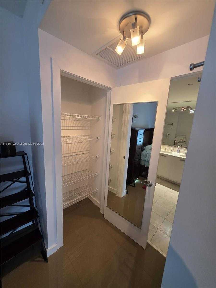 Small Image of 1060 BRICKELL AVE #2201, Miami Number 25