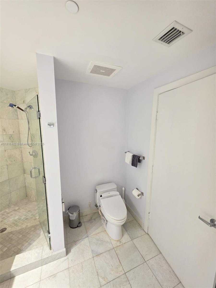 Small Image of 1060 BRICKELL AVE #2201, Miami Number 28
