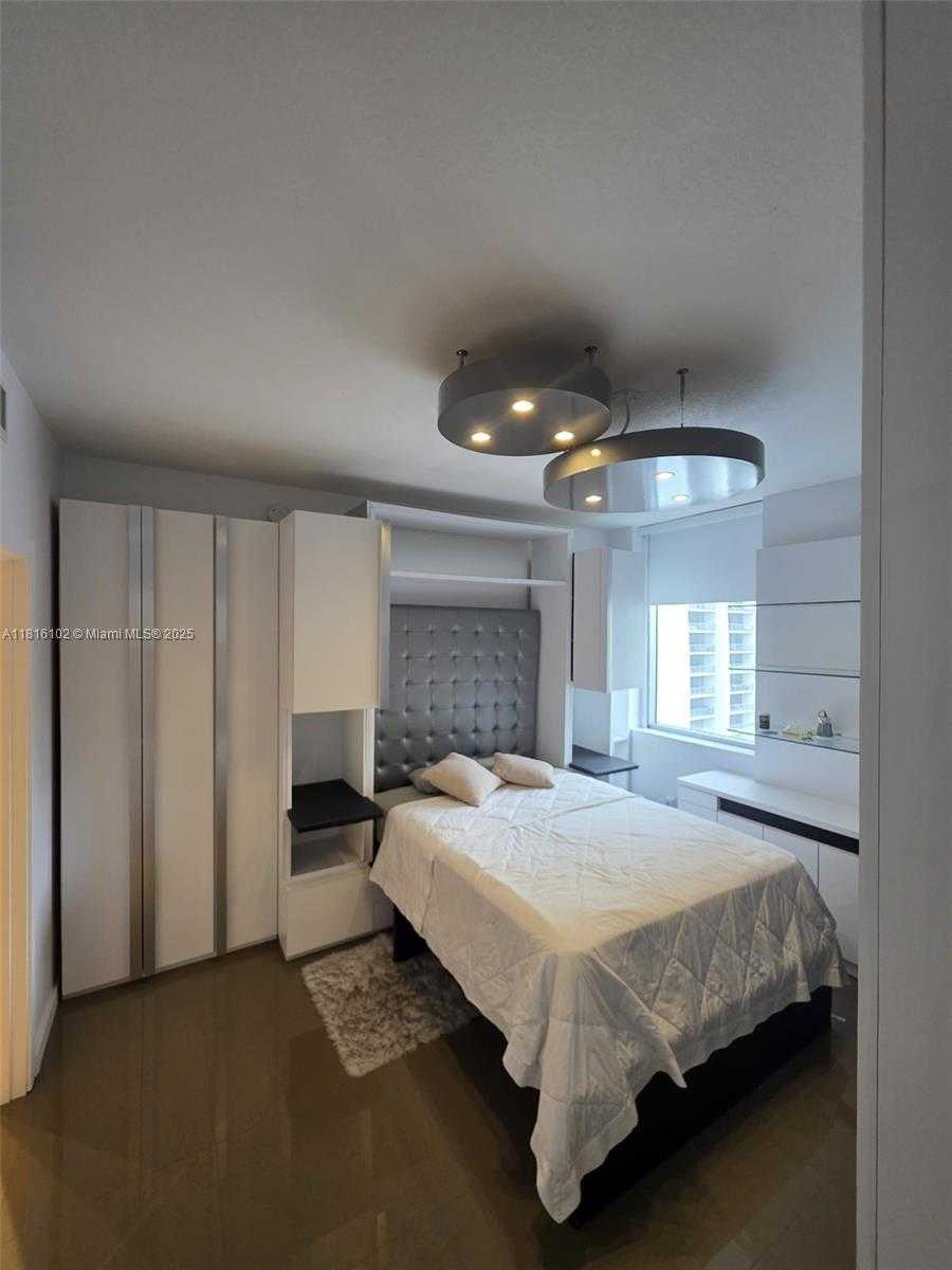 Small Image of 1060 BRICKELL AVE #2201, Miami Number 31