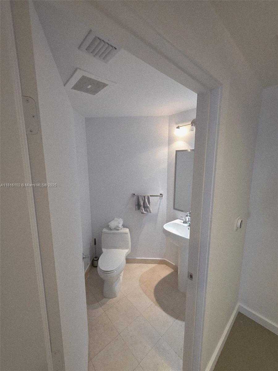 Small Image of 1060 BRICKELL AVE #2201, Miami Number 36