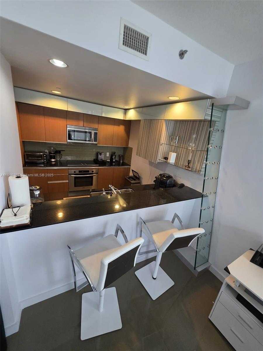 Small Image of 1060 BRICKELL AVE #2201, Miami Number 5