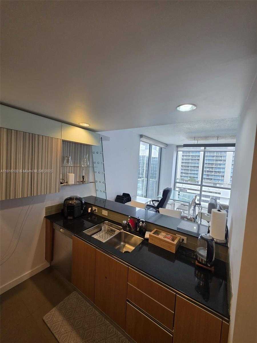 Small Image of 1060 BRICKELL AVE #2201, Miami Number 7