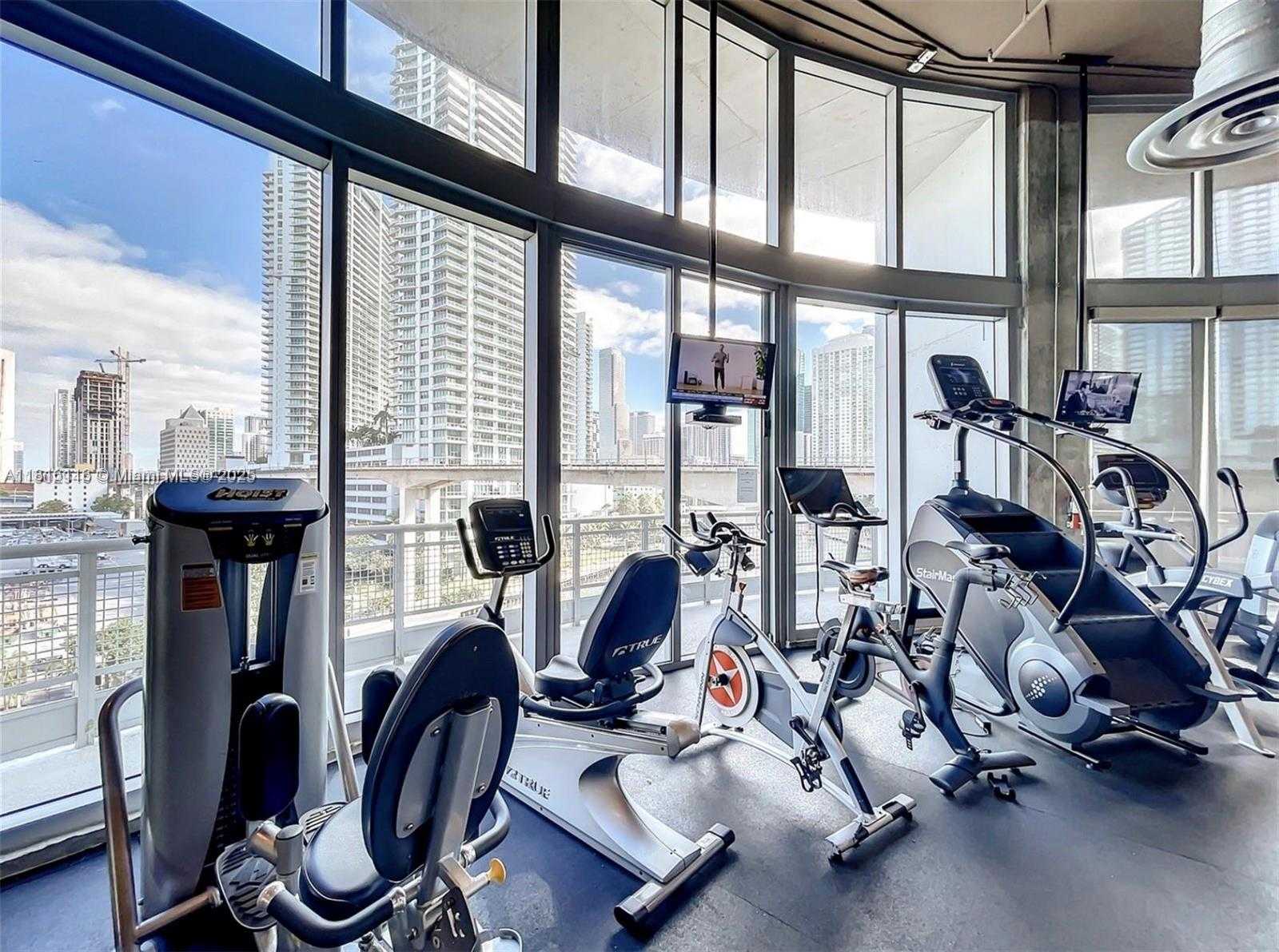 Small Image of 690 SOUTH WEST 1ST CT #1516, Miami Number 24