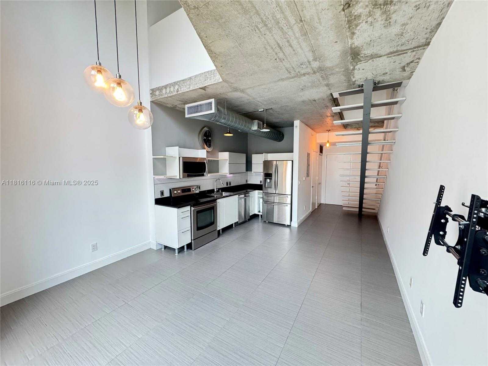 Small Image of 690 SOUTH WEST 1ST CT #1516, Miami Number 4