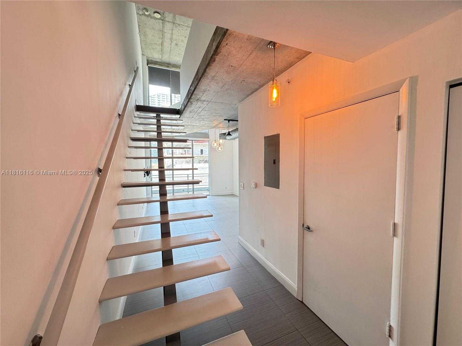 Small Image of 690 SOUTH WEST 1ST CT #1516, Miami Number 5