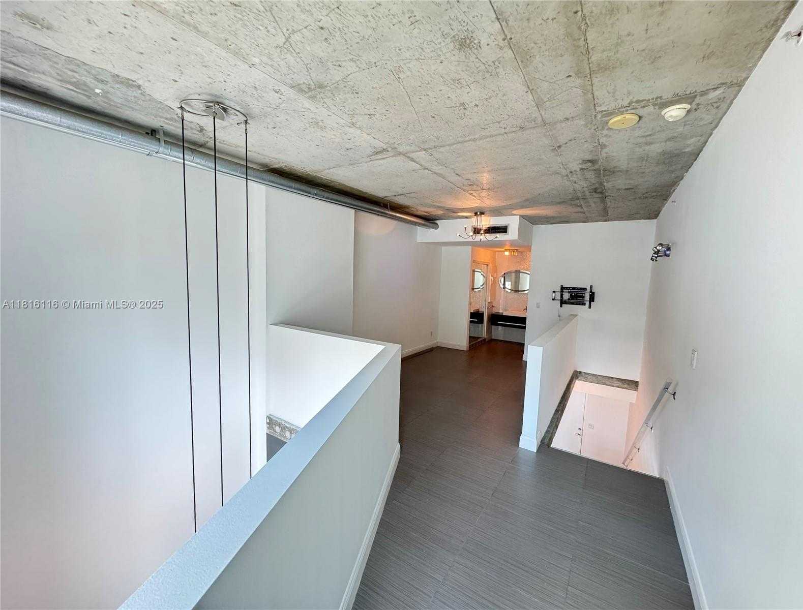 Small Image of 690 SOUTH WEST 1ST CT #1516, Miami Number 7