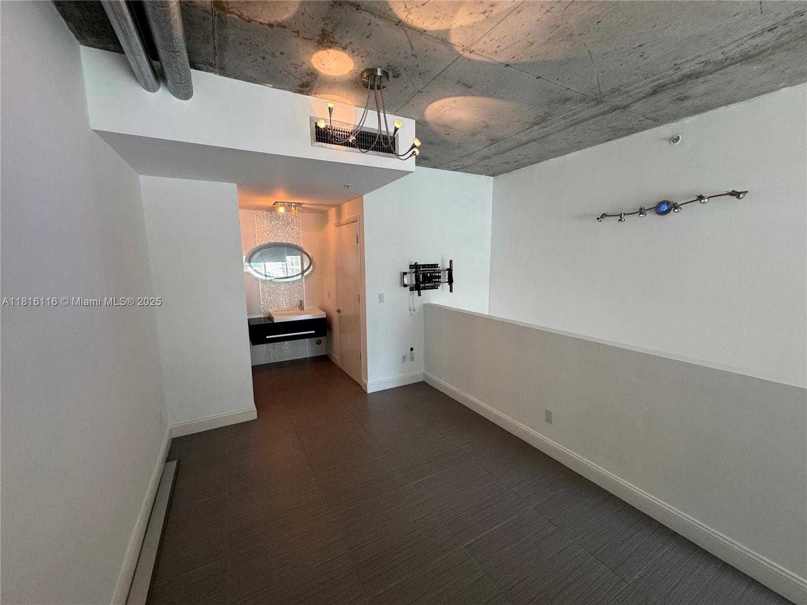 Small Image of 690 SOUTH WEST 1ST CT #1516, Miami Number 9