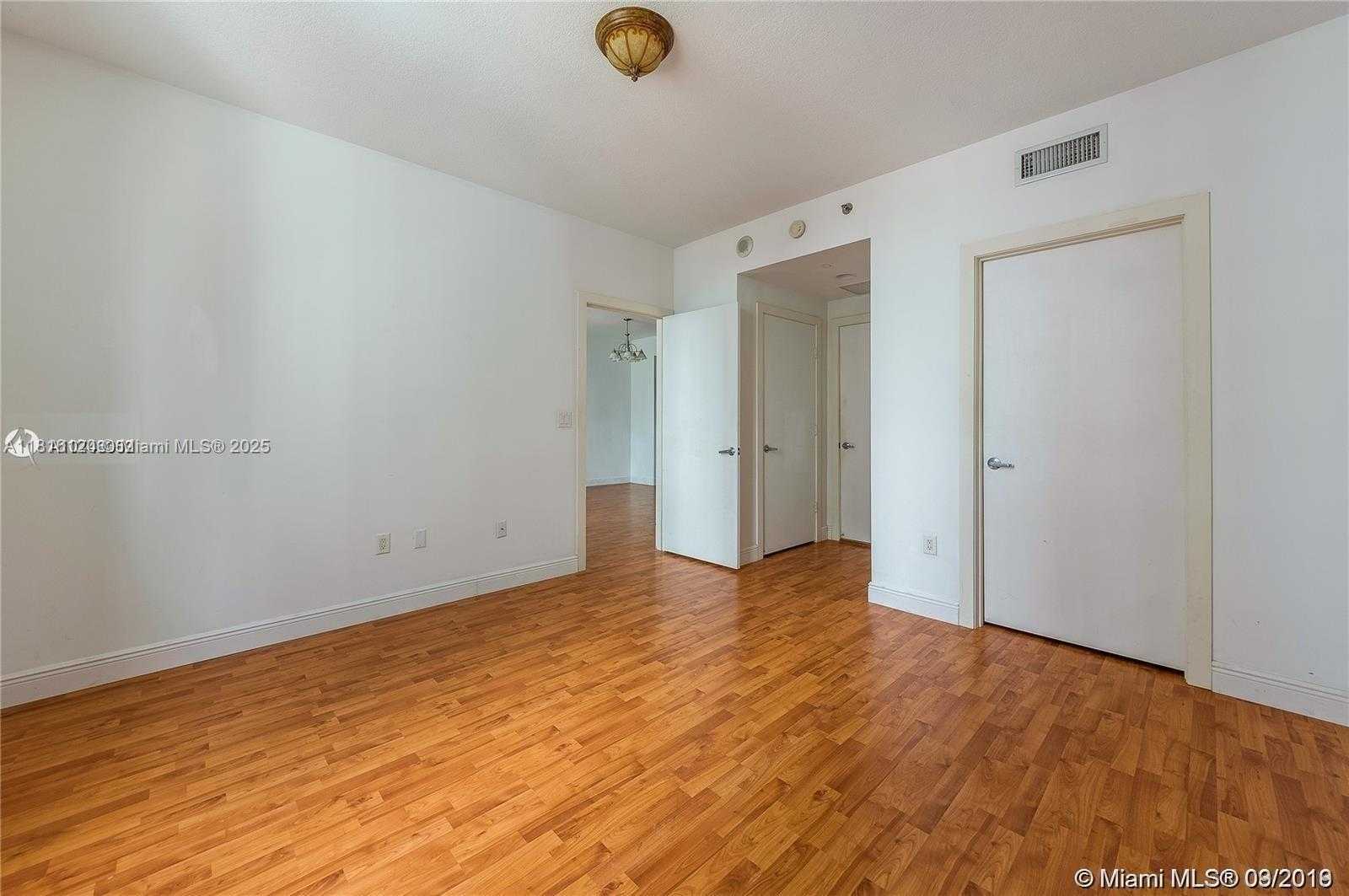 Small Image of 1060 BRICKELL AVE #2315, Miami Number 6