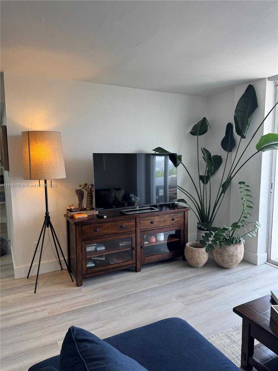 Small Image of 2000 NORTH EAST 135TH ST #609, North Miami Number 6