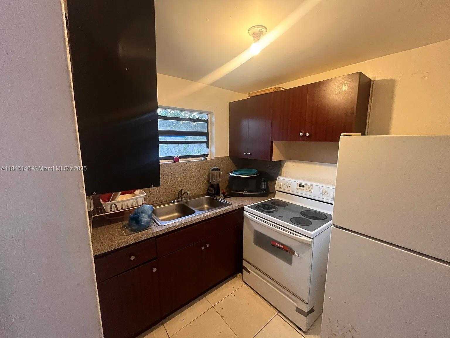 Small Image of 430 NORTH WEST 121ST ST #1, Miami Number 3