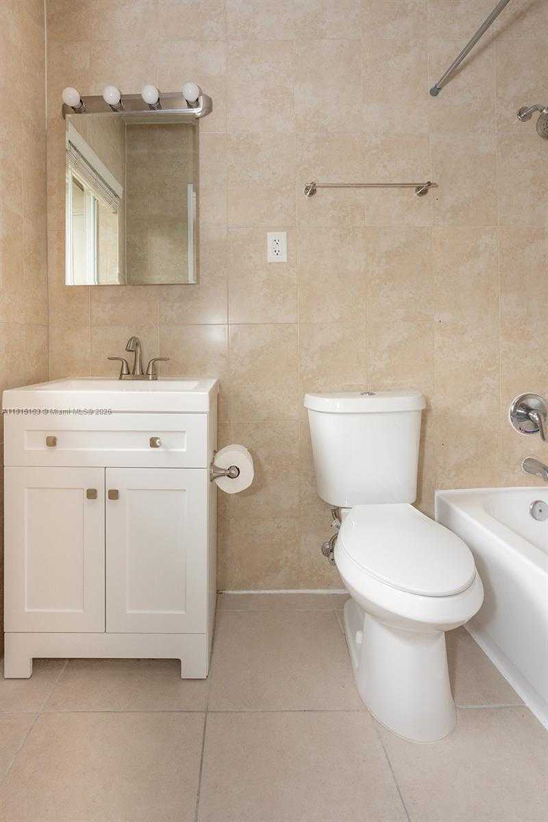 Small Image of 1 EDGEWATER DR #201, Coral Gables Number 10