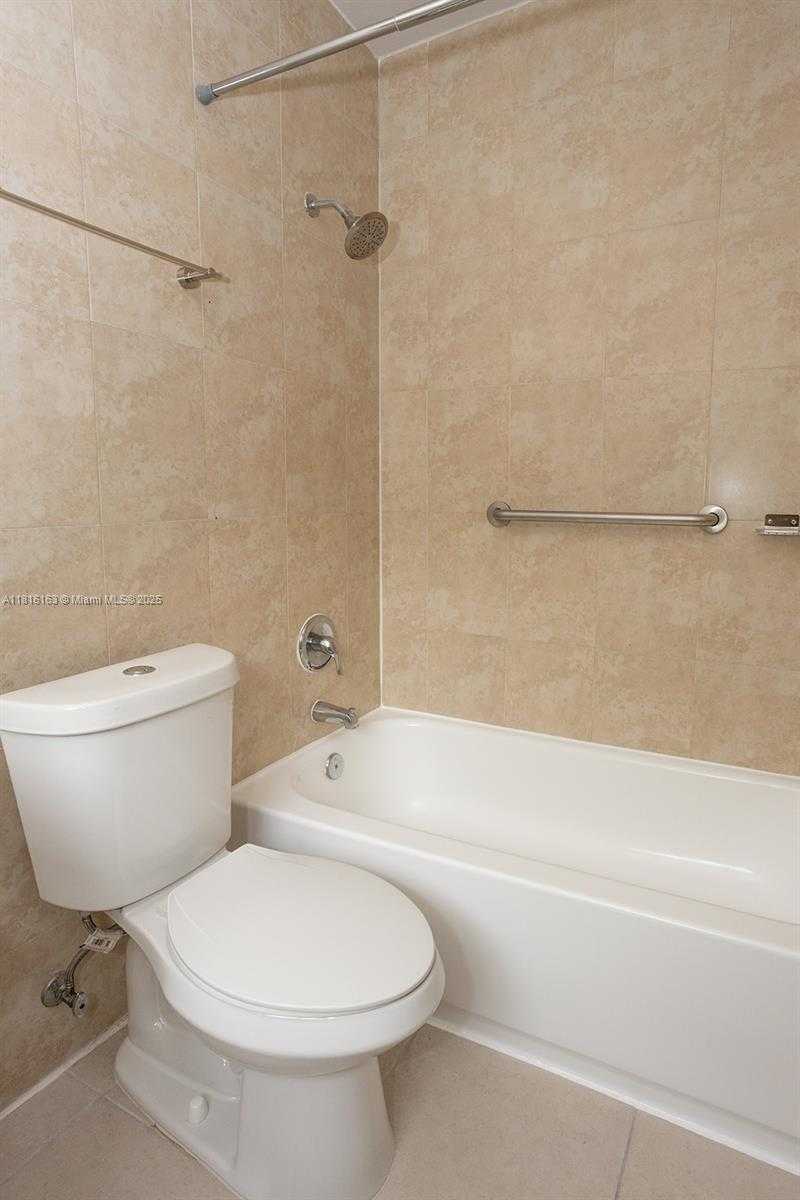 Small Image of 1 EDGEWATER DR #201, Coral Gables Number 11