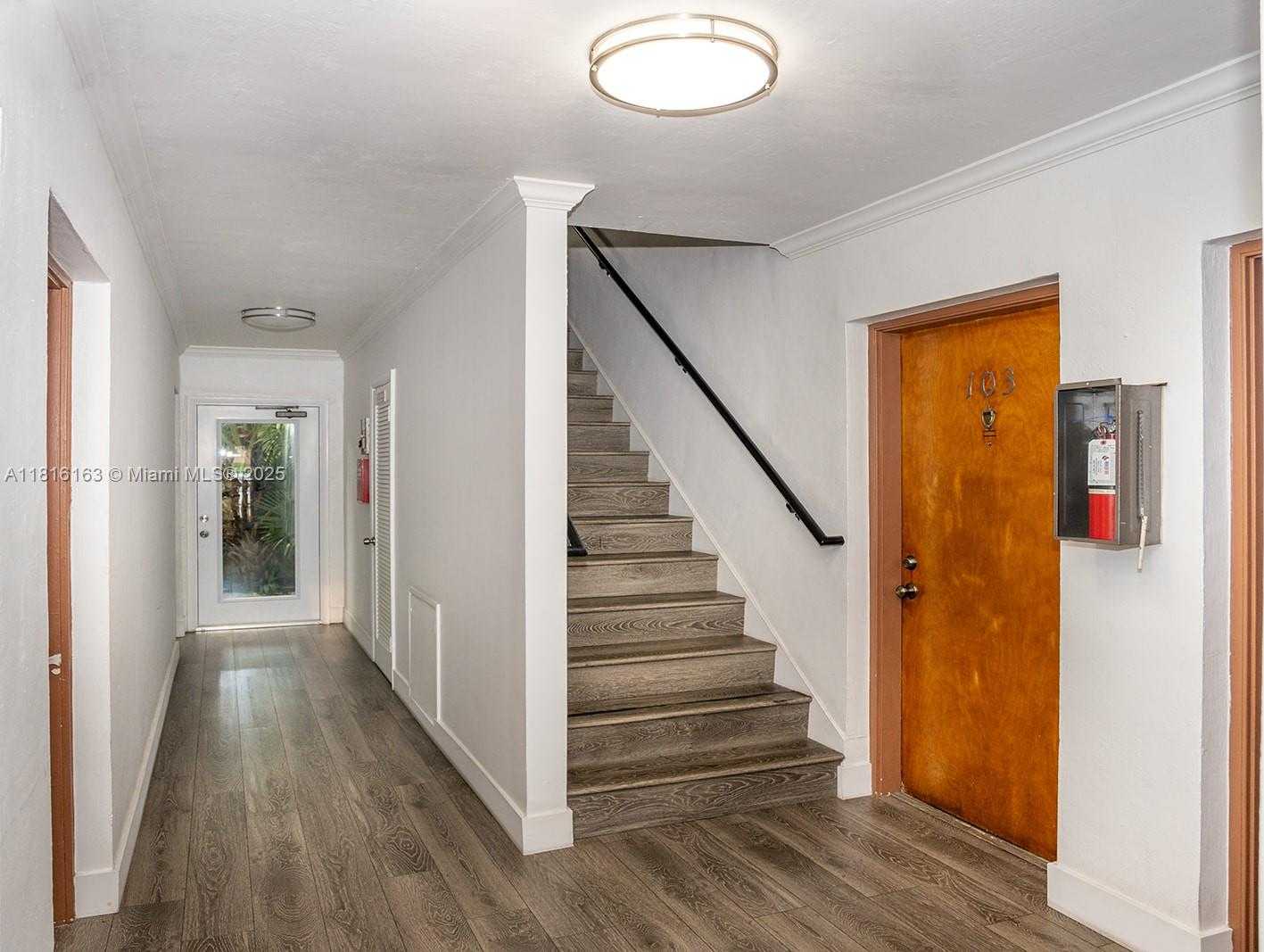 Small Image of 1 EDGEWATER DR #201, Coral Gables Number 13