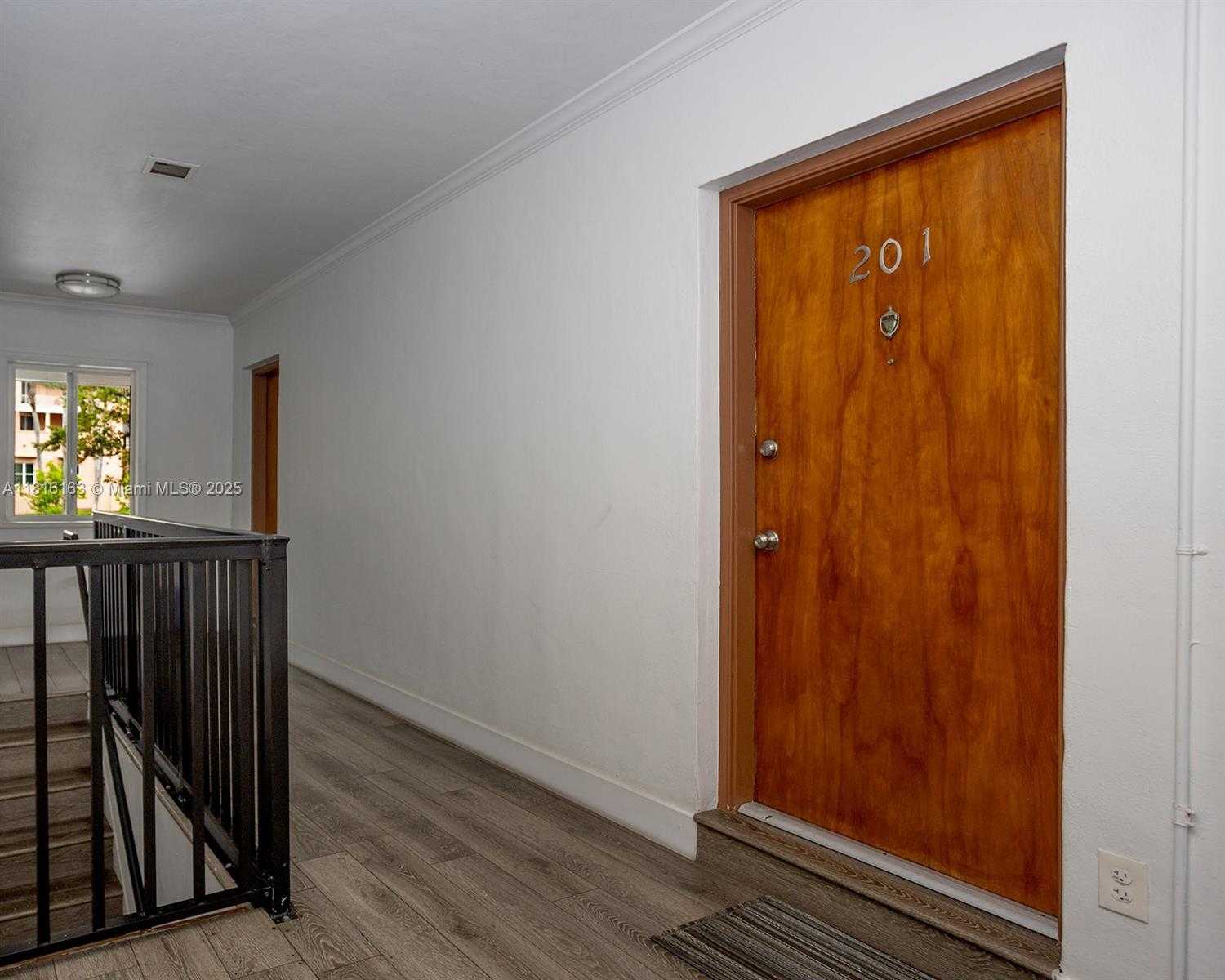 Small Image of 1 EDGEWATER DR #201, Coral Gables Number 14