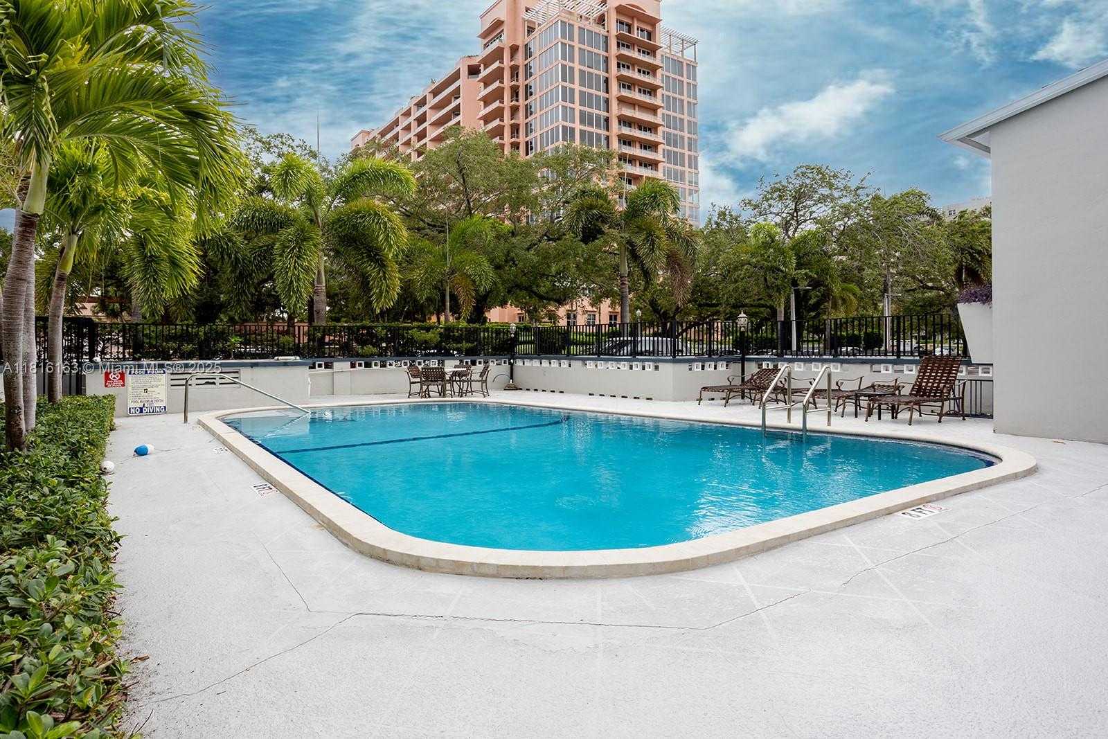 Small Image of 1 EDGEWATER DR #201, Coral Gables Number 15