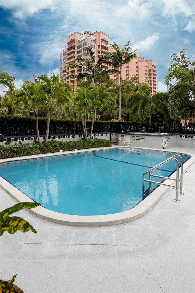 Small Image of 1 EDGEWATER DR #201, Coral Gables Number 16