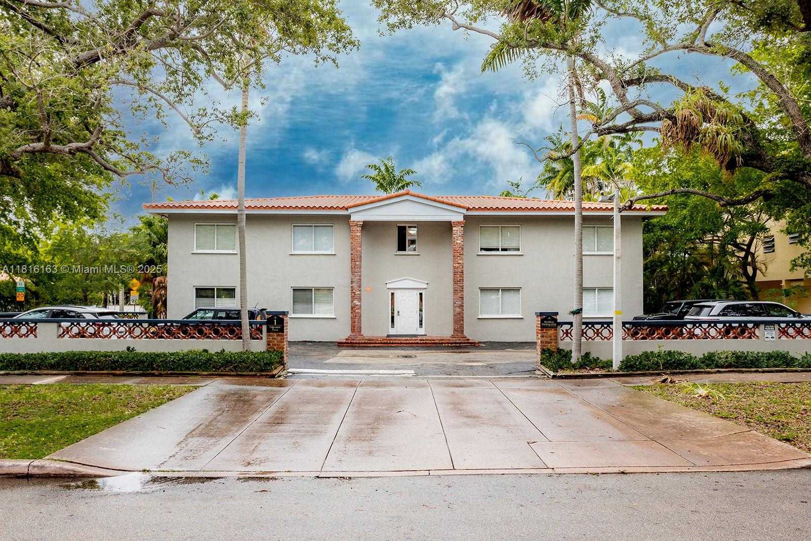 Small Image of 1 EDGEWATER DR #201, Coral Gables Number 17