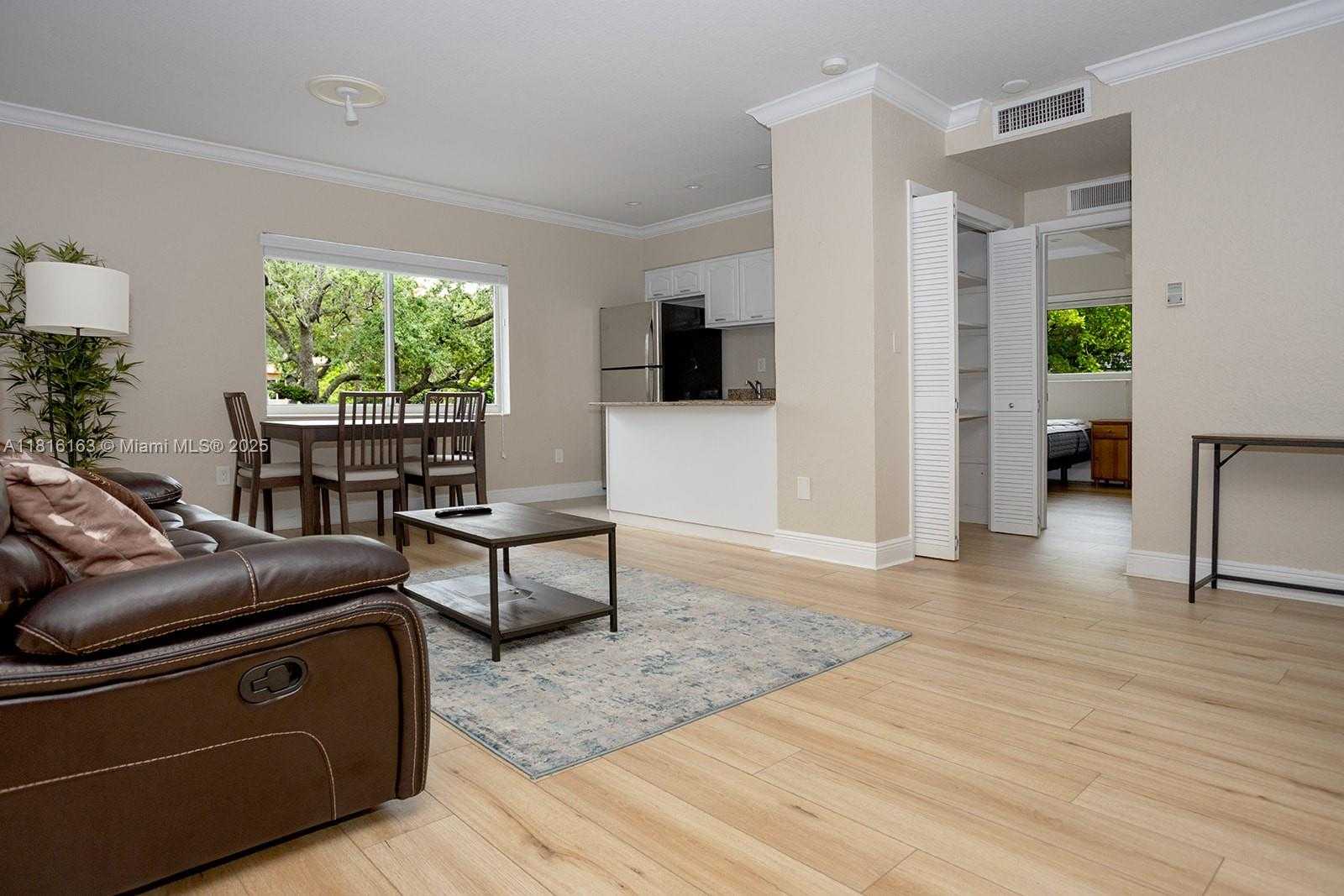 Small Image of 1 EDGEWATER DR #201, Coral Gables Number 4