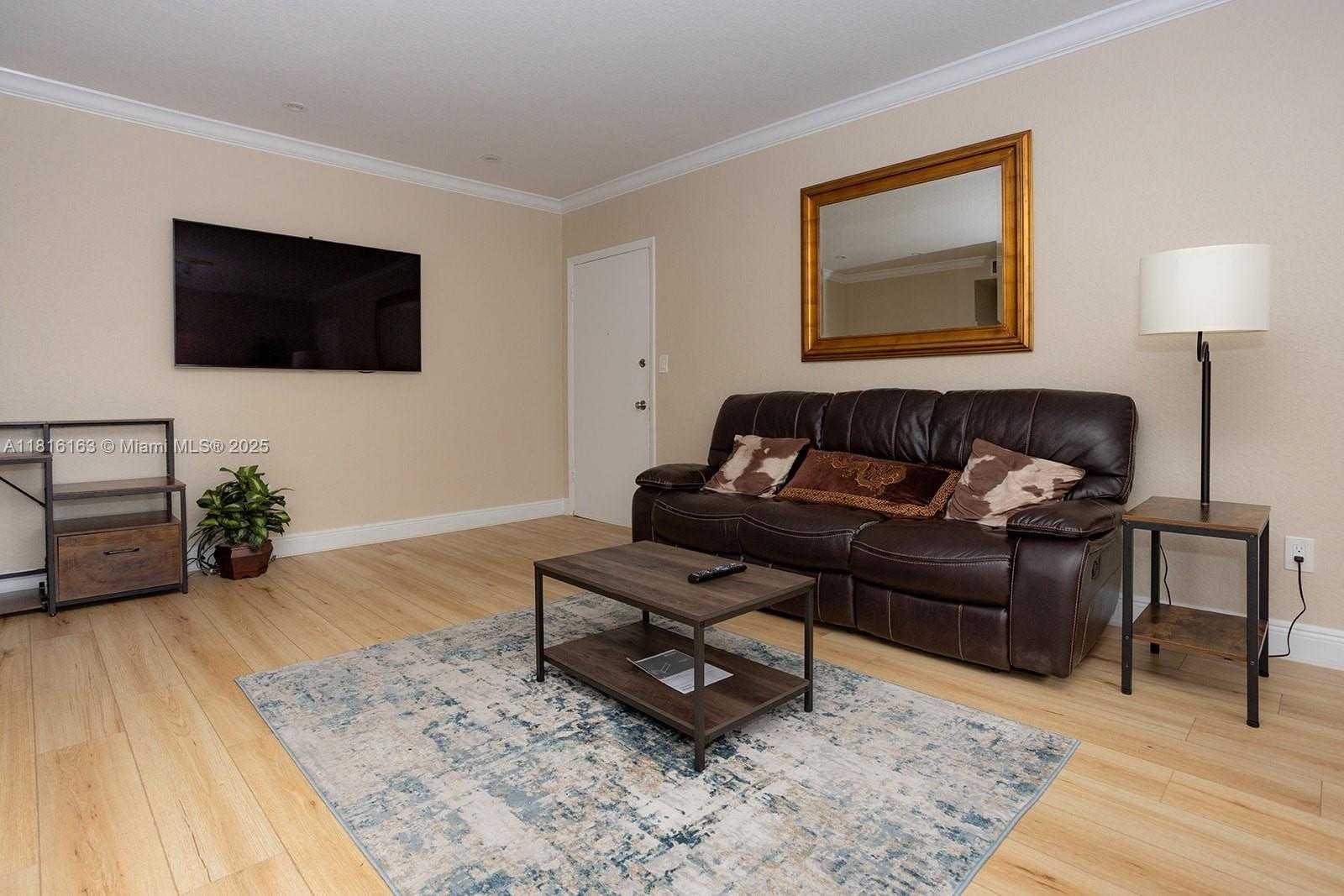 Small Image of 1 EDGEWATER DR #201, Coral Gables Number 7