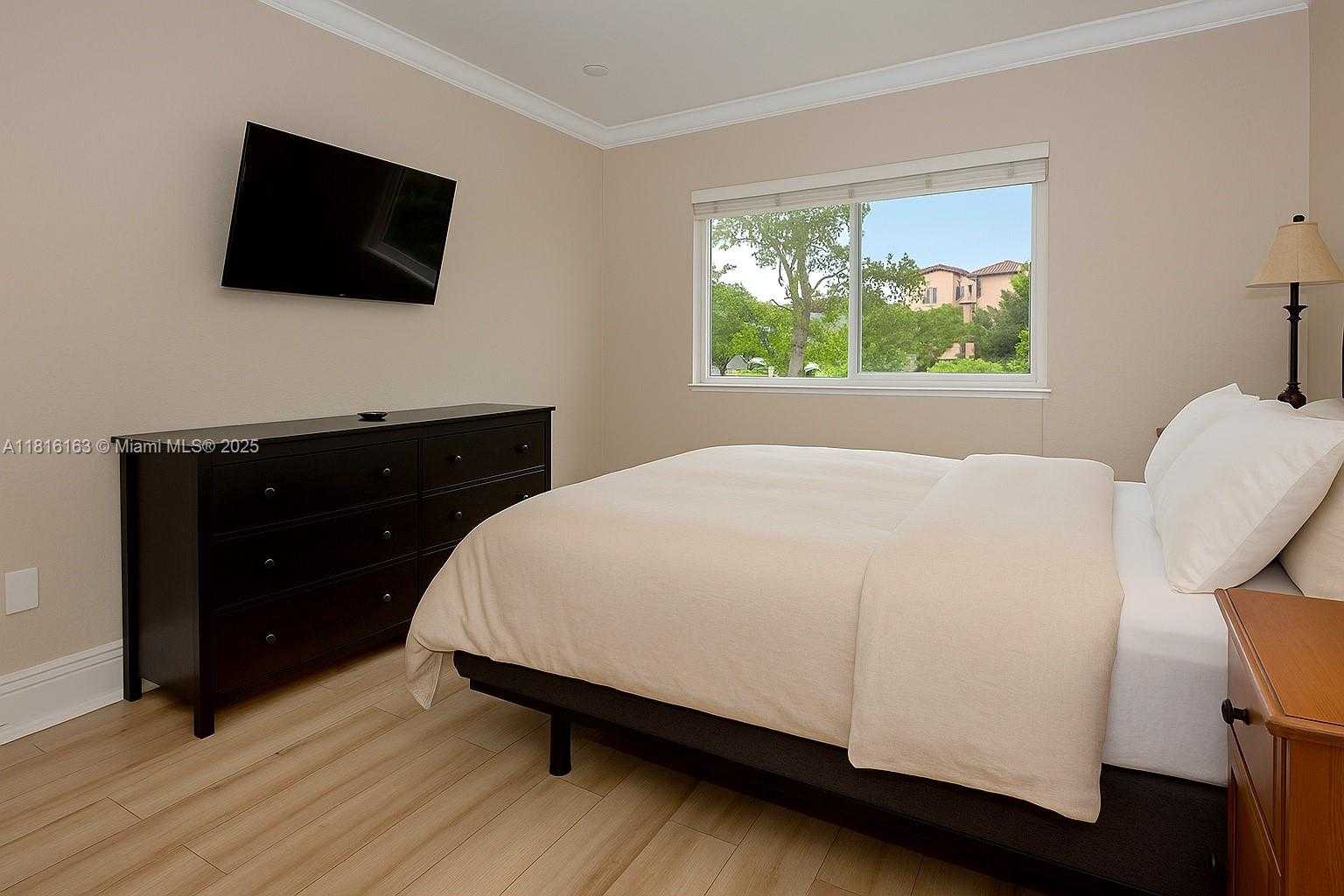 Small Image of 1 EDGEWATER DR #201, Coral Gables Number 9