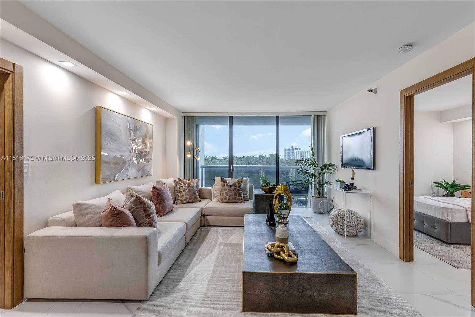 Small Image of 20505 EAST COUNTRY CLUB DR #532, Aventura Number 2