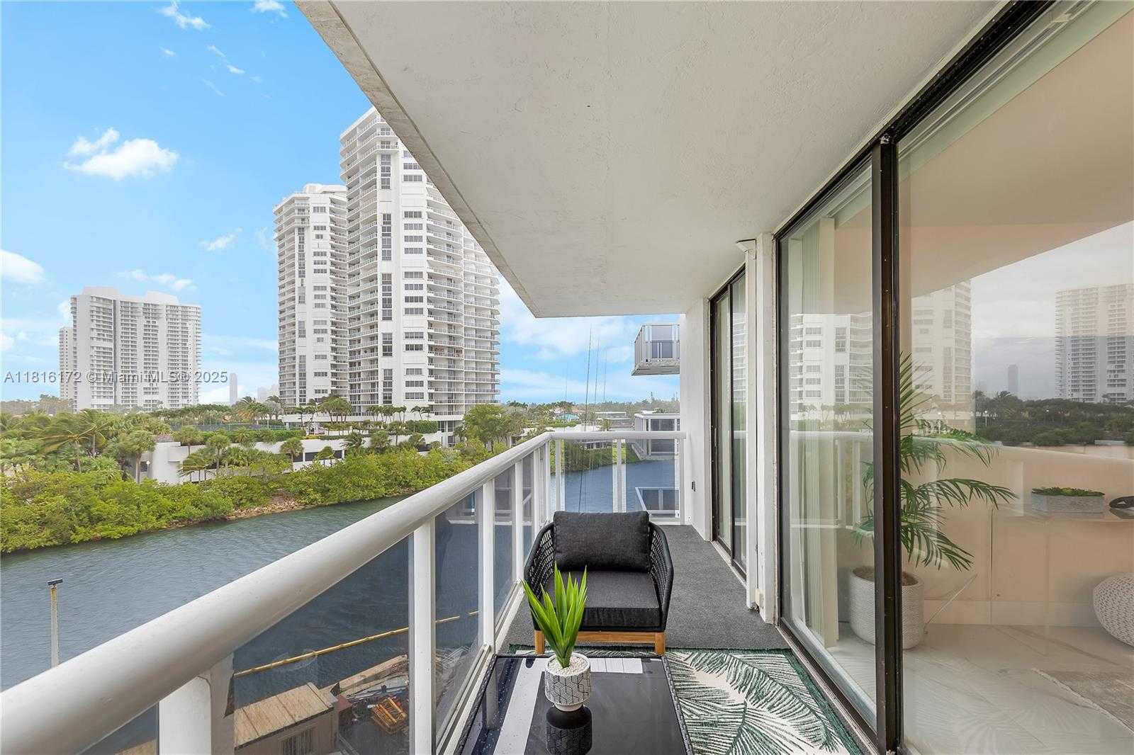 Small Image of 20505 EAST COUNTRY CLUB DR #532, Aventura Number 20