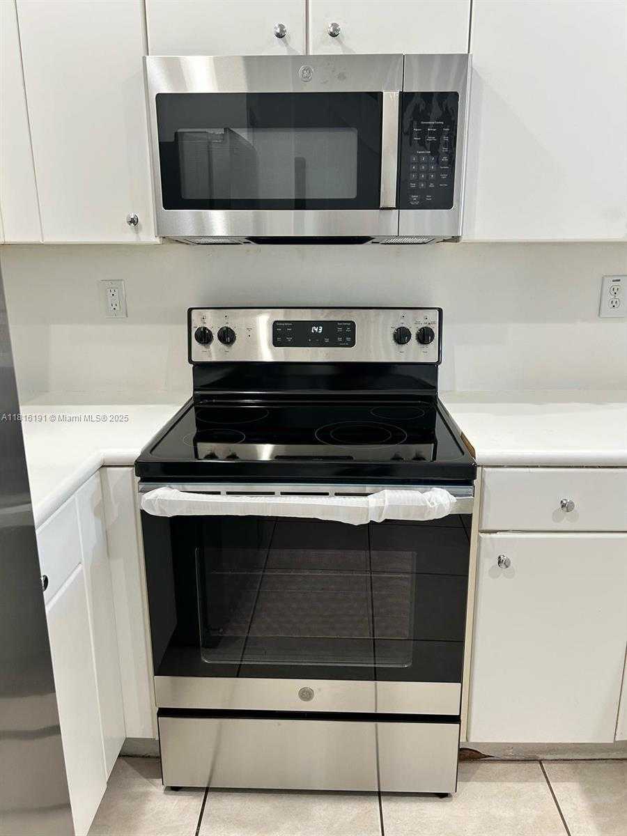 Small Image of 5737 NORTH WEST 114TH PATH #111, Doral Number 4