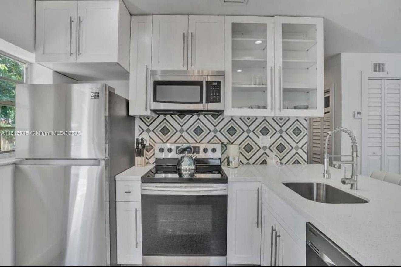 Small Image of 1005 NORTH EAST 16TH PL #1, Fort Lauderdale Number 2