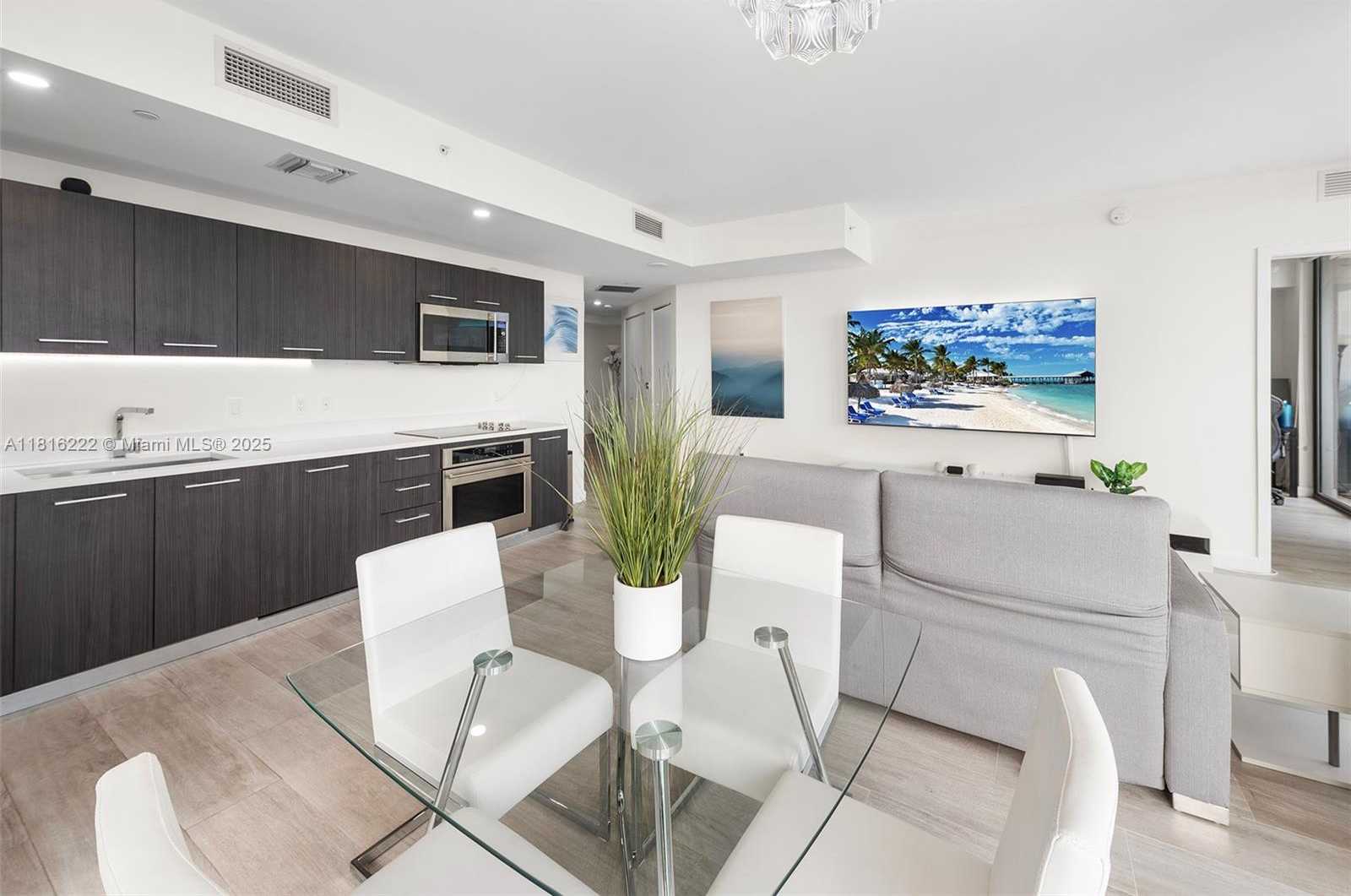 Small Image of 45 SOUTH WEST 9TH ST #4006, Miami Number 4