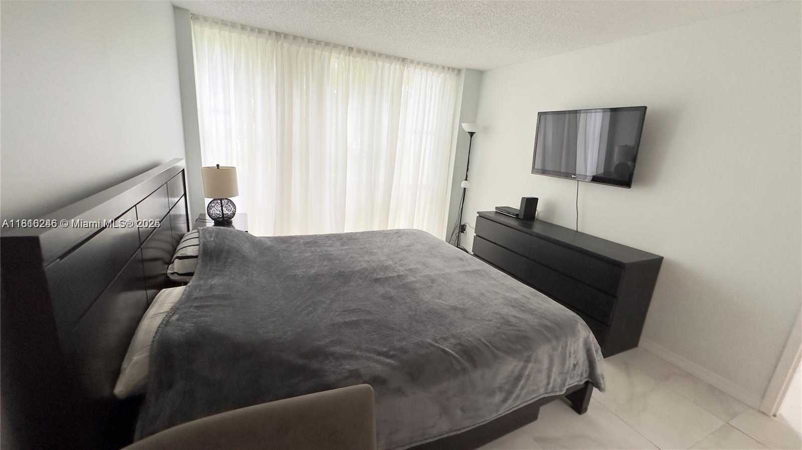 Small Image of 17021 NORTH BAY RD #111, Sunny Isles Beach Number 12