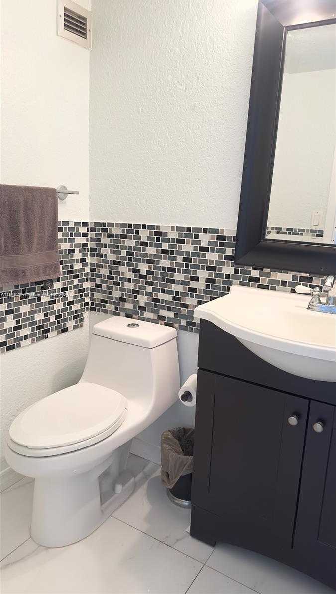 Small Image of 17021 NORTH BAY RD #111, Sunny Isles Beach Number 13