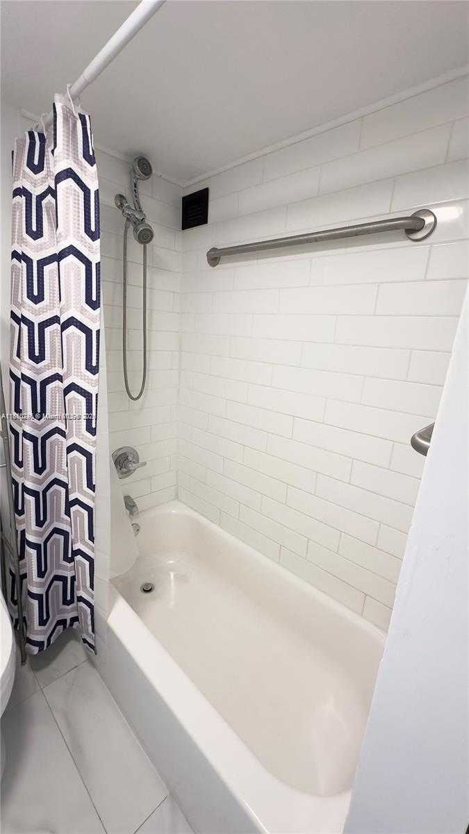 Small Image of 17021 NORTH BAY RD #111, Sunny Isles Beach Number 14