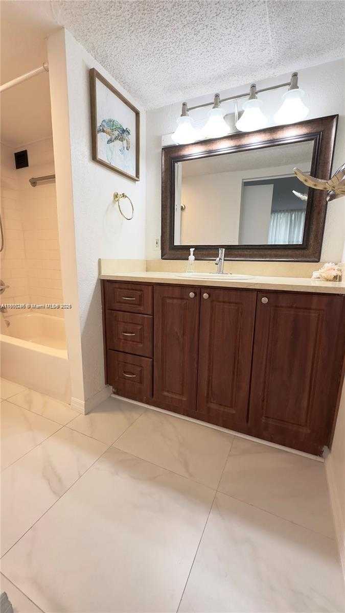 Small Image of 17021 NORTH BAY RD #111, Sunny Isles Beach Number 16