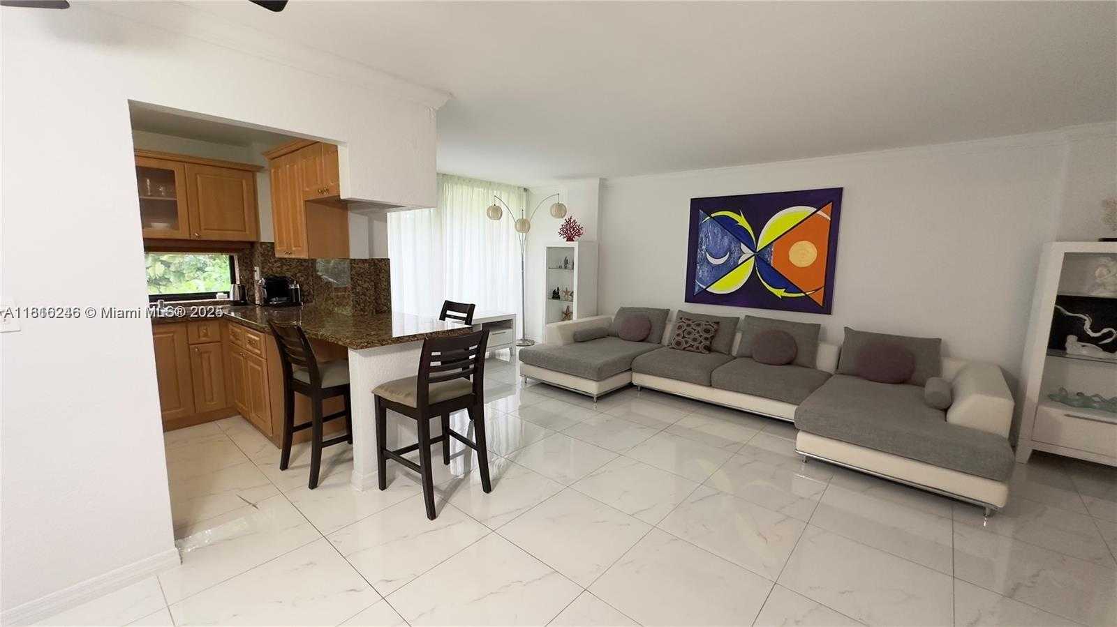 Small Image of 17021 NORTH BAY RD #111, Sunny Isles Beach Number 3