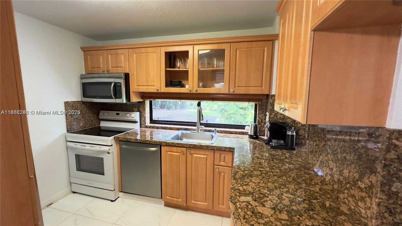 Small Image of 17021 NORTH BAY RD #111, Sunny Isles Beach Number 9